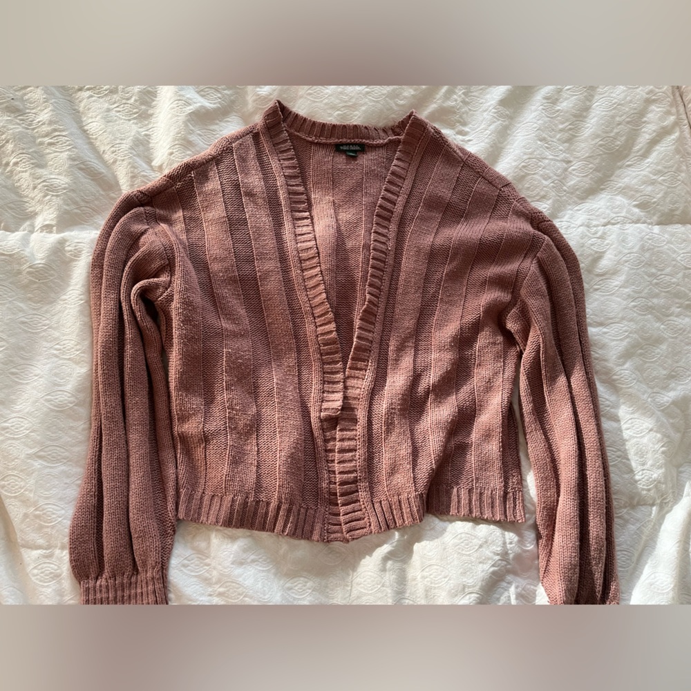 Winter essential: cozy muted pink sweater - Picture 2 of 9